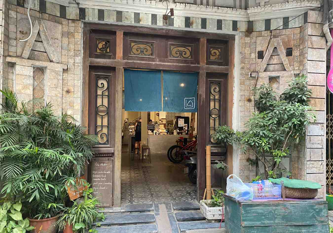 A photo of the outside of Lá Studio a vegan cafe in Hanoi